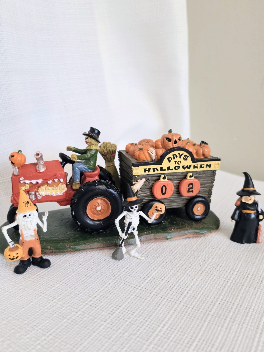 Halloween Pumpkin Haul Countdown Spooky Town Scarecrow Wagon Lemax 2019 READ